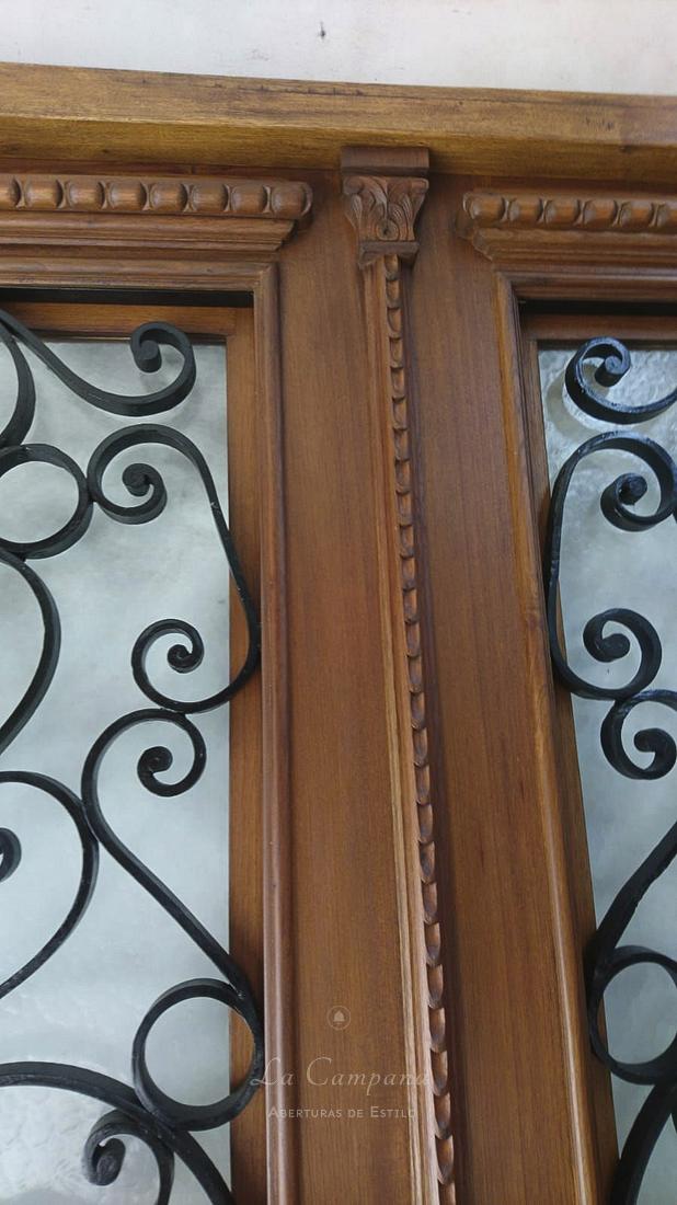 Puerta doble hoja de cedro